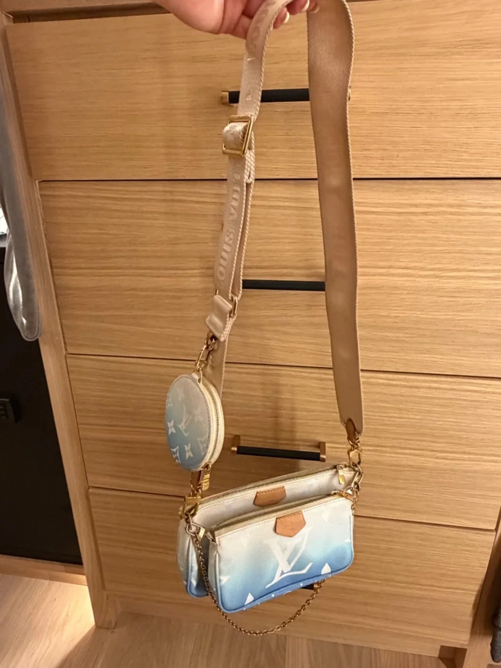 Louis Vuitton Gradient Blue & White Multi Pochette Bag with Beige Strap - Picture 9 of 9